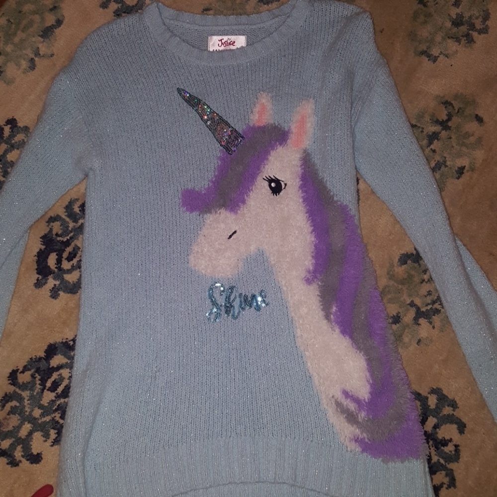 Light blue sweater with unicorn